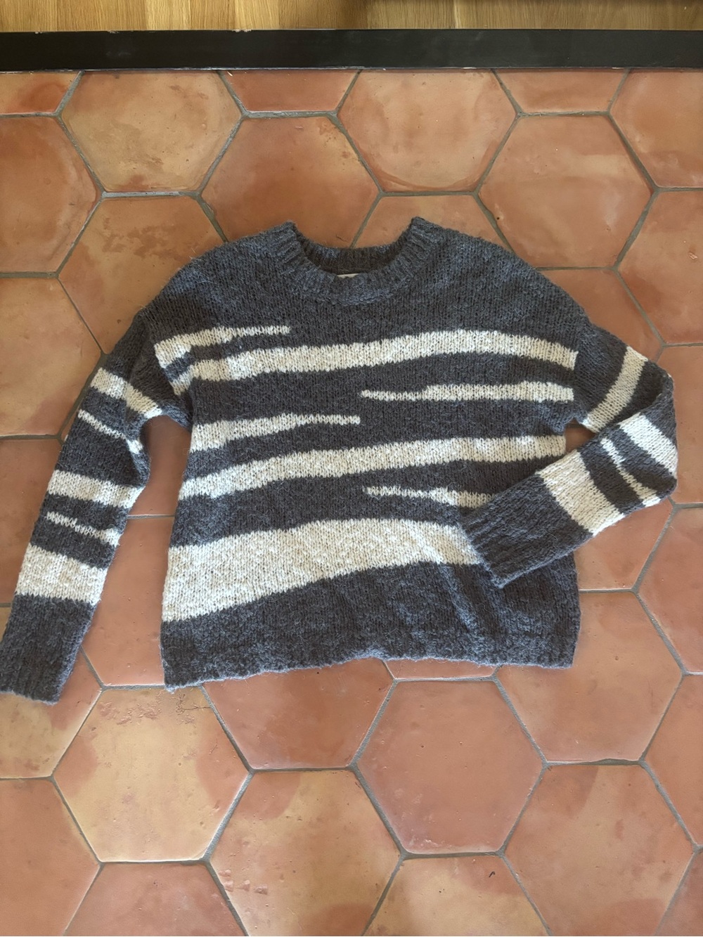 Mango | Crewneck wool blend sweater in grey and cream | sz XS